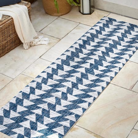 JONATHAN Y Lighting Santa Monica 2-1/4' x 8' Polypropylene Geometric, Transitional Indoor / Outdoor Rectangle Area Rug Ivory / Blue