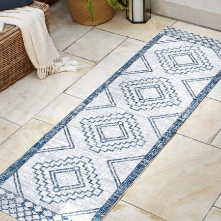 JONATHAN Y Lighting Santa Monica 2-1/4' x 10' Polypropylene Moroccan & Tribal, Transitional Indoor / Outdoor Rectangle Area Rug Ivory / Blue