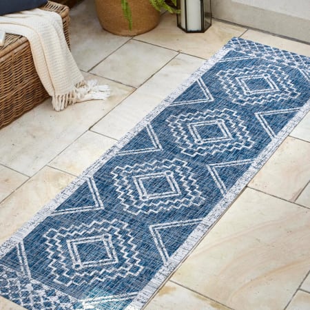 JONATHAN Y Lighting Santa Monica 2-1/4' x 10' Polypropylene Moroccan & Tribal, Transitional Indoor / Outdoor Rectangle Area Rug Blue / Ivory