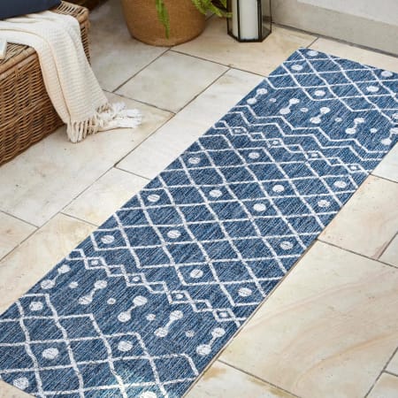 JONATHAN Y Lighting Santa Monica 2-1/4' x 10' Polypropylene Geometric, Transitional Indoor / Outdoor Rectangle Area Rug Blue / Ivory