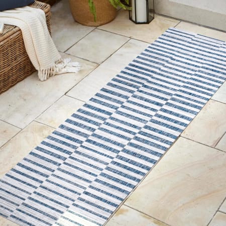 JONATHAN Y Lighting Santa Monica 2-1/4' x 10' Polypropylene Striped, Transitional Indoor / Outdoor Rectangle Area Rug Ivory / Blue