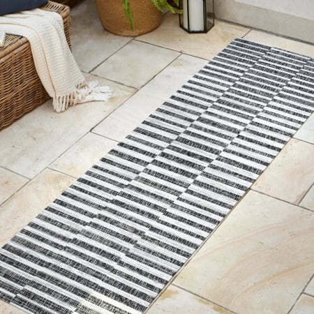 JONATHAN Y Lighting Santa Monica 2-1/4' x 10' Polypropylene Striped, Transitional Indoor / Outdoor Rectangle Area Rug Black / Ivory