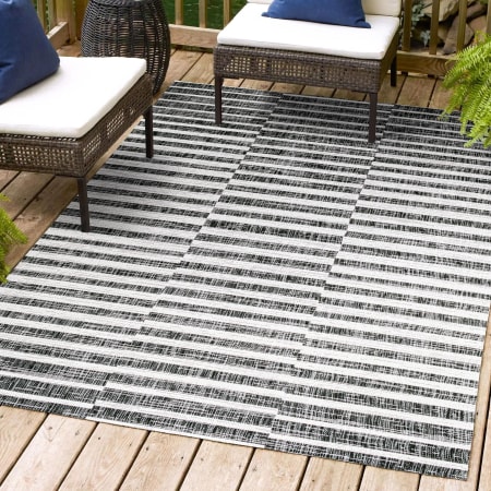 JONATHAN Y Lighting Santa Monica 4' x 6' Polypropylene Striped, Transitional Indoor / Outdoor Rectangle Area Rug Black / Ivory