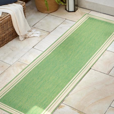 JONATHAN Y Lighting Santa Monica 2' x 8' Polypropylene Border Indoor/Outdoor Runner Green / Cream