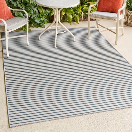 JONATHAN Y Lighting Savannah 4' x 6' Polypropylene Animal Print and Striped Indoor/Outdoor Rectangular Area Rug Navy / Cream