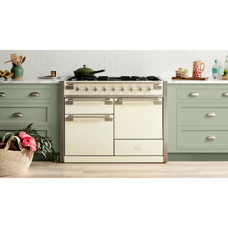 1899_02_aga_new_elise_48_df_insitu_343_rt