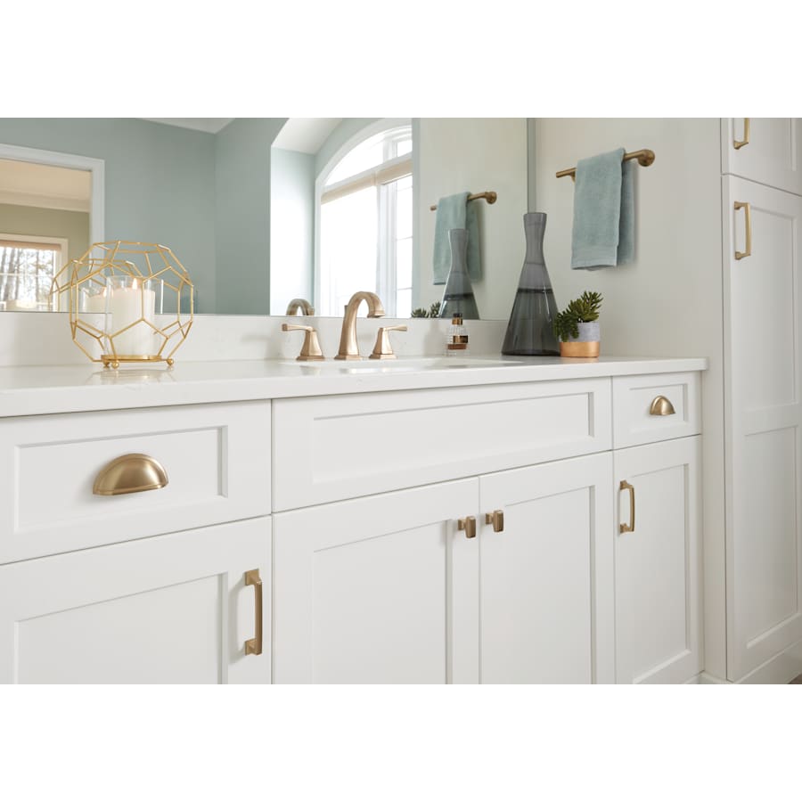 golden-champagne_knobs-and-pulls_amerock-cabinet-hardware_mulholland-and-cup-pulls_bp53010bbz-bp535342bbz-bp53529bbz_bathroom_18