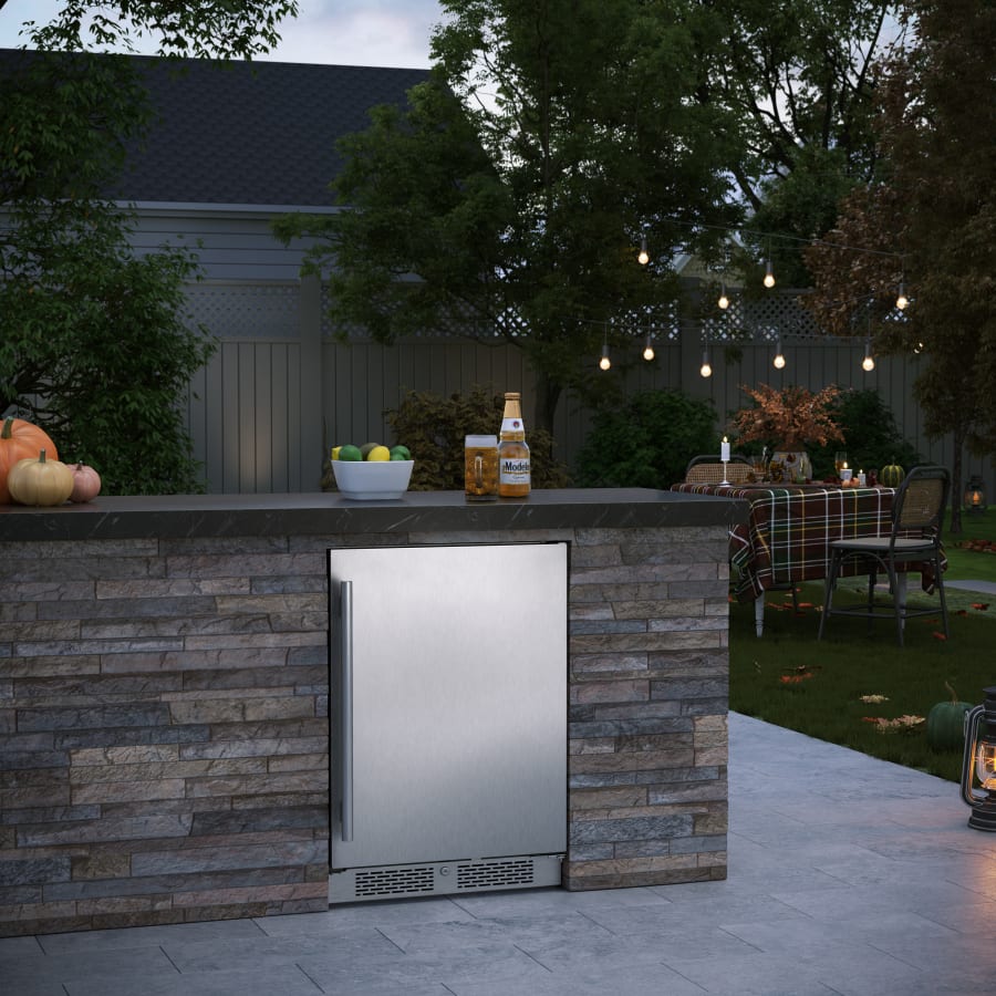 Avallon AFR242SSODRH 24 Wide 5.66 Cu. ft. Built in Compact Outdoor Refrigerator