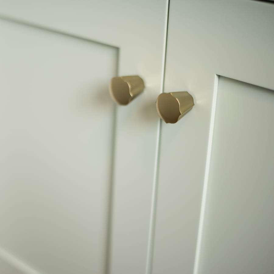 belwith-keeler-b076180-knob-on-white-cabinet-91