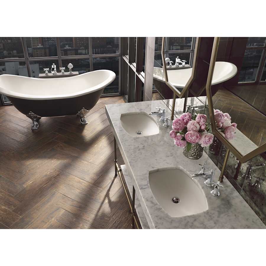 brizo-65361lf-lhp-room-view-of-installed-faucets-in-chrome-38