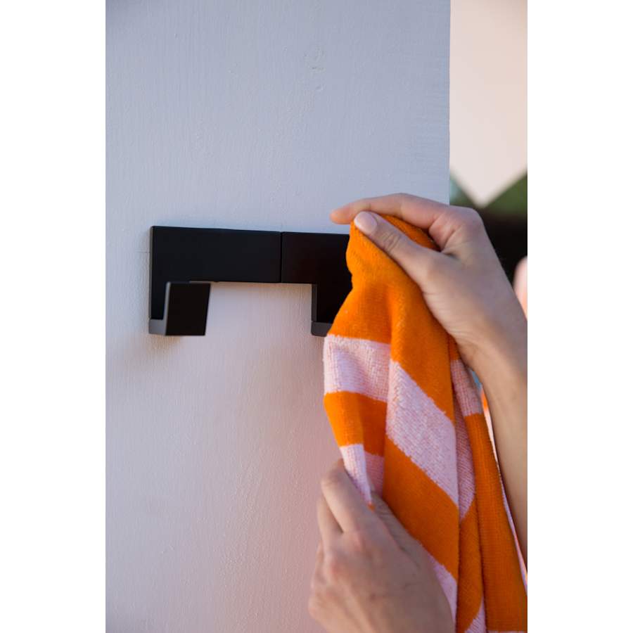 brizo-693580-application-shot-matte-black-finish-133