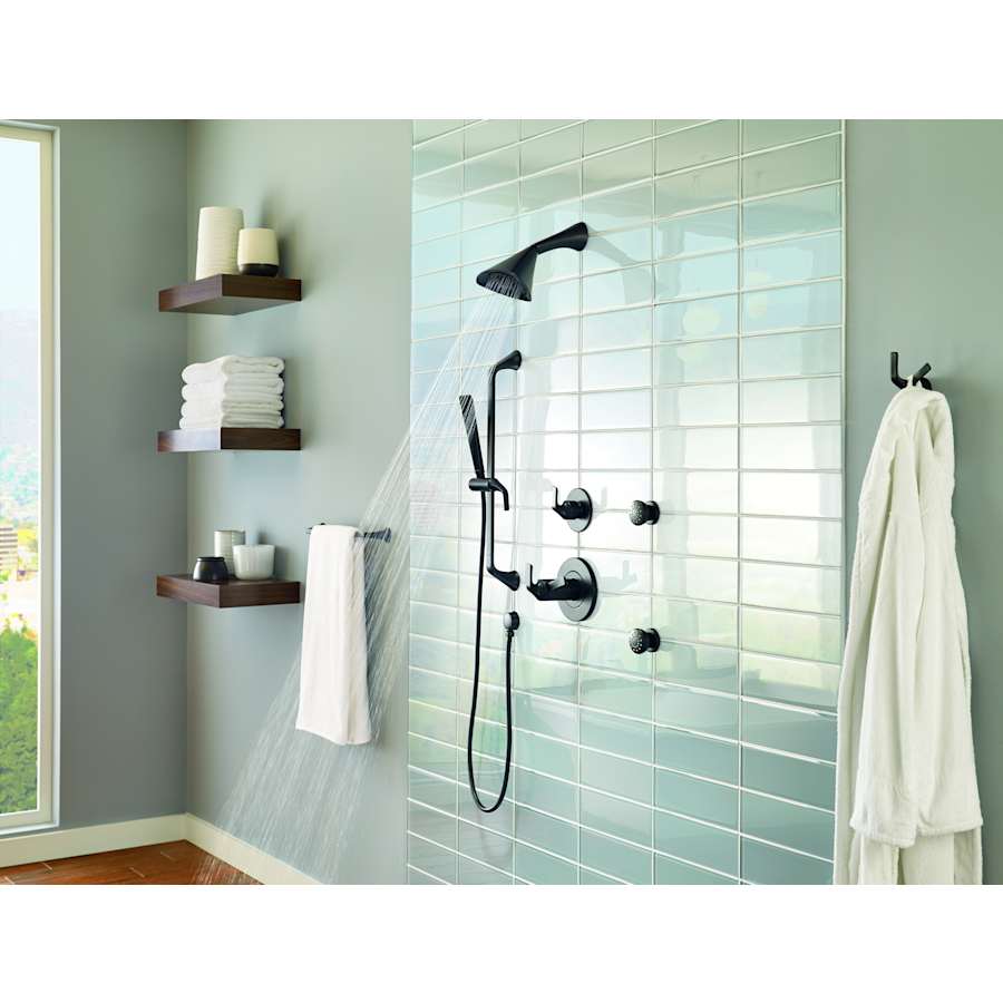 brizo-84110-shower-system-in-action-91