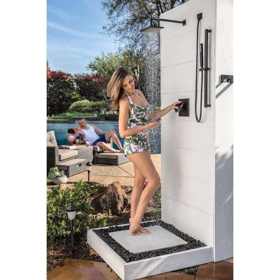 brizo-t60280-application-shot-matte-black-finish-124