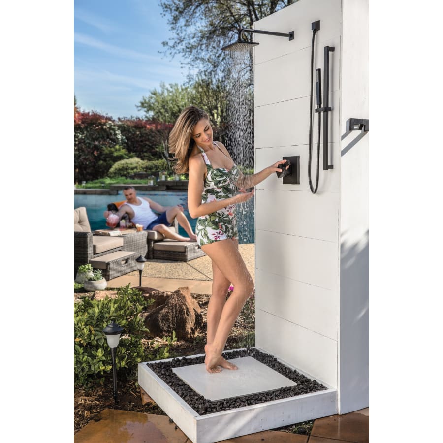 brizo-t60280-application-shot-matte-black-finish-124 brizo-t60280-application-shot-matte-black-finish-124