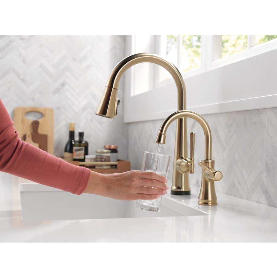 9182t-cz-pr-dst_1920-cz-dst_model_water
