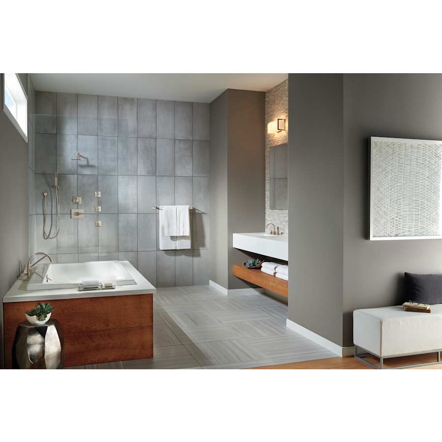 delta-3553lf-bathroom-view-in-stainless-39