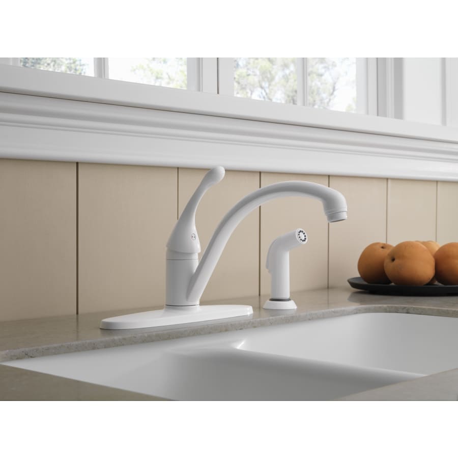 delta-440-dst-installed-faucet-in-matte-white-62 delta-440-dst-installed-faucet-in-matte-white-62