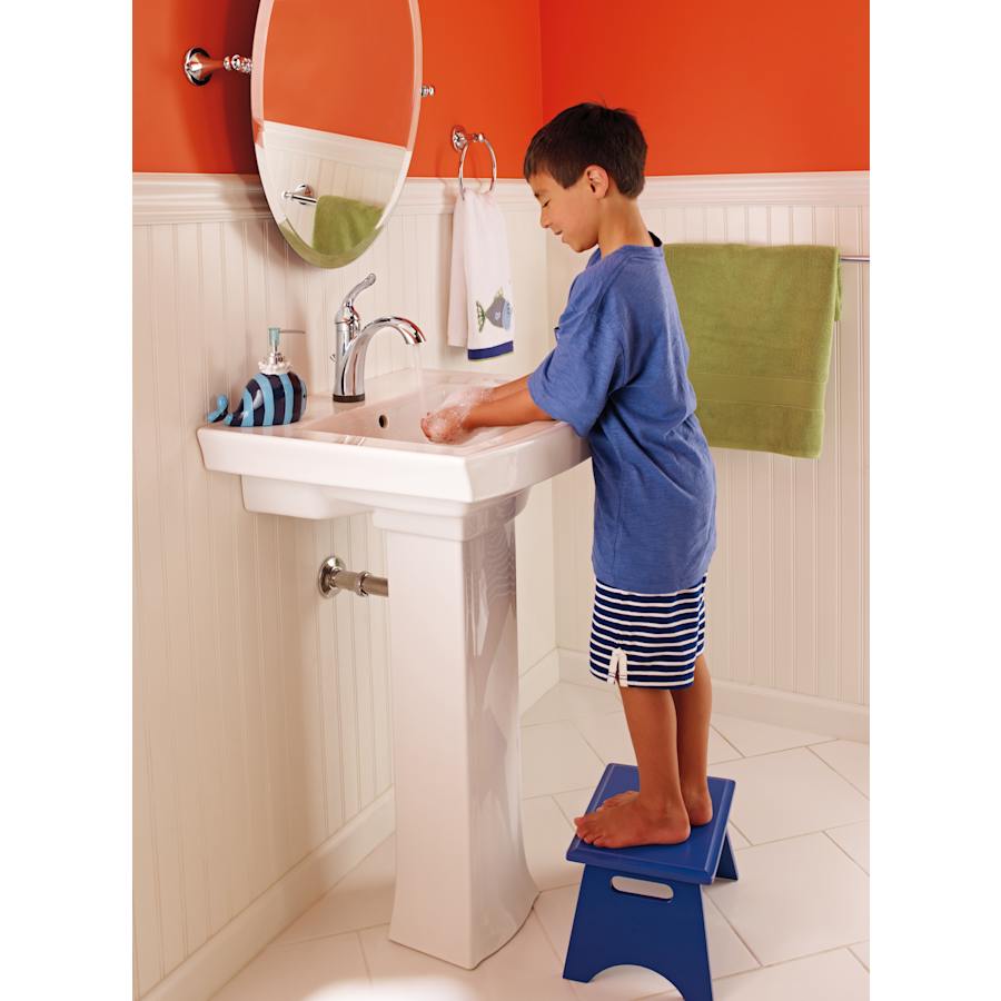 delta-73824-faucet-in-use-in-chrome-488