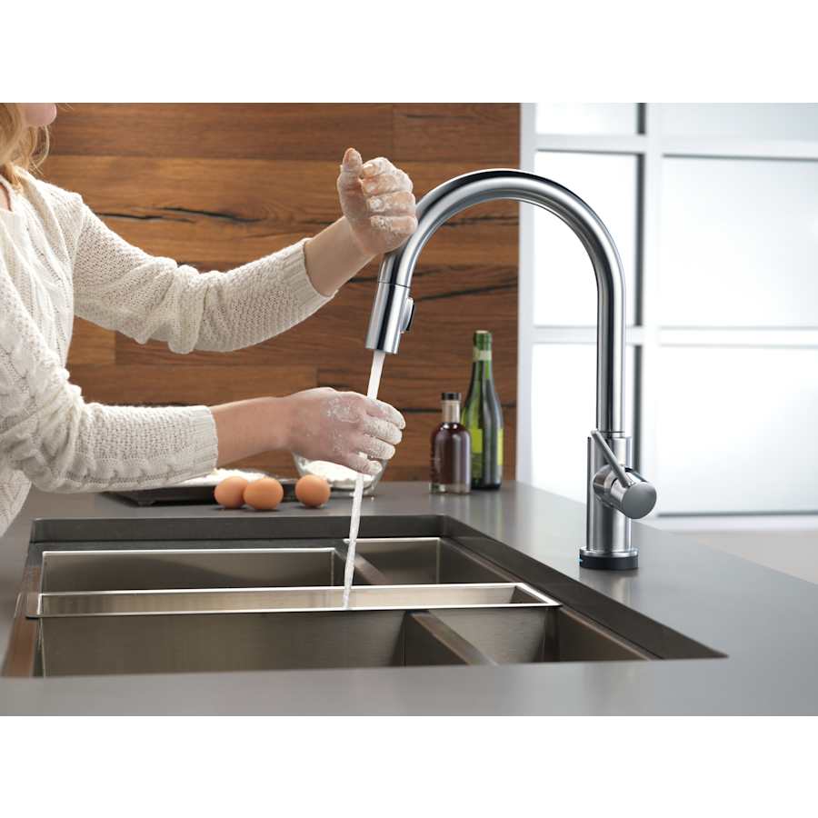 delta-9159t-dst-faucet-touch-feature-in-use-in-arctic-stainless-66