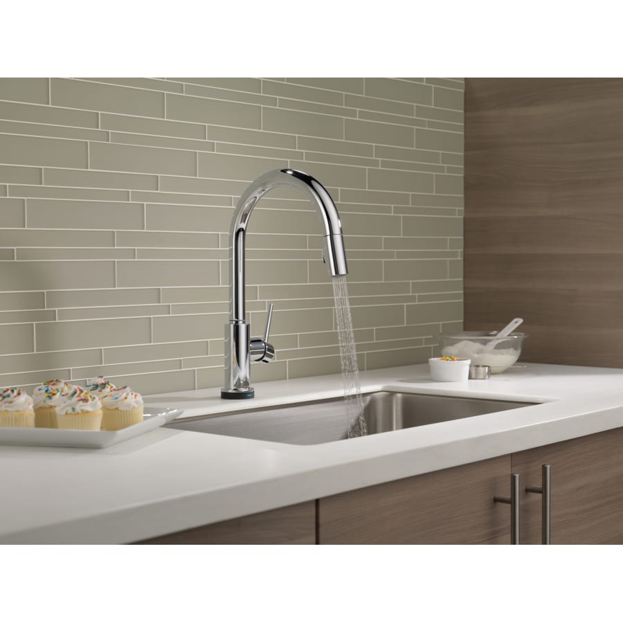 delta-9159t-dst-running-faucet-in-spray-mode-in-chrome-76 delta-9159t-dst-running-faucet-in-spray-mode-in-chrome-76