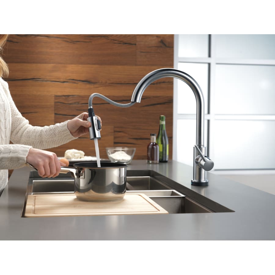 delta-9159t-dst-spray-head-in-use-in-arctic-stainless-68 delta-9159t-dst-spray-head-in-use-in-arctic-stainless-68