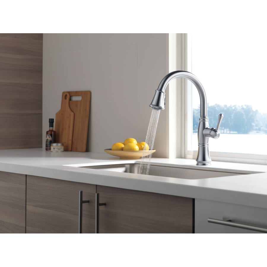 delta-9197-dst-running-faucet-in-spray-mode-in-arctic-stainless-113 delta-9197-dst-running-faucet-in-spray-mode-in-arctic-stainless-113