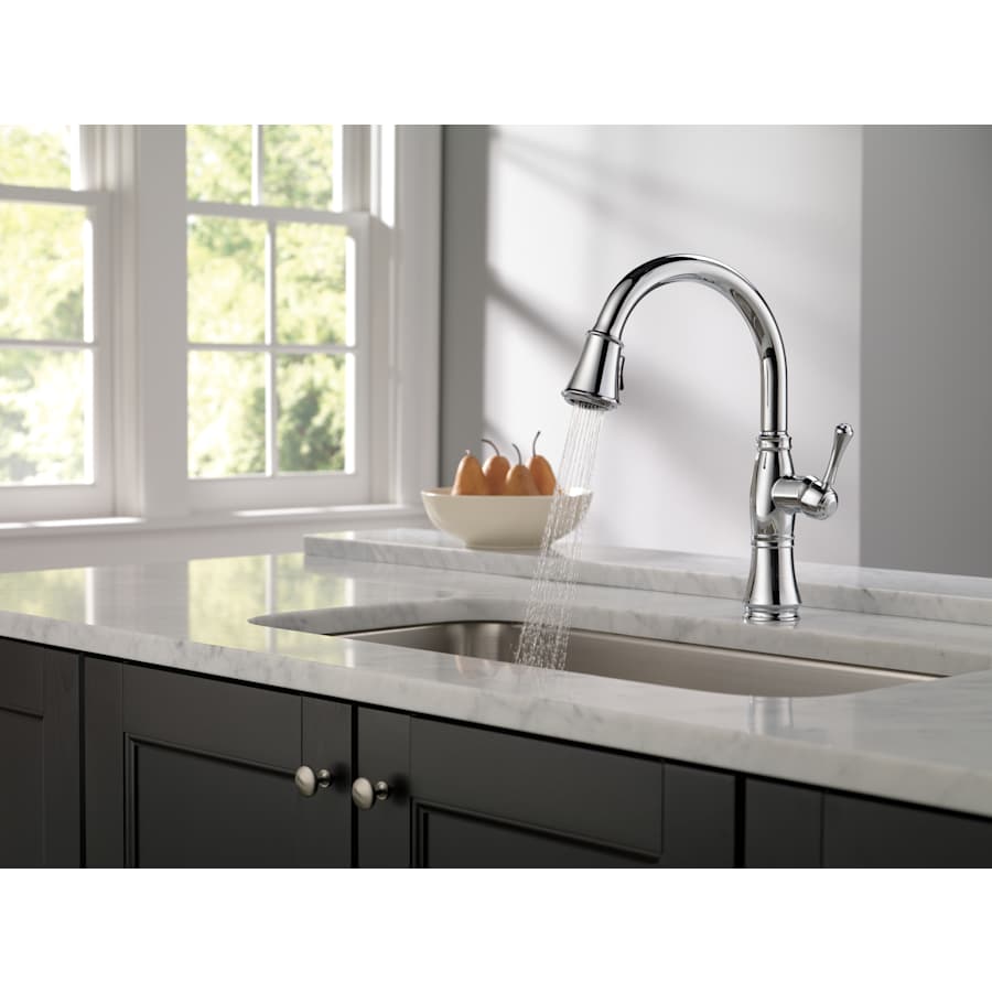 delta-9197-dst-running-faucet-in-spray-mode-in-chrome-119