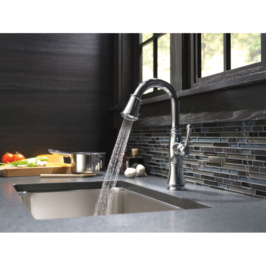 Delta-9997-DST-Running Faucet in Spray Mode in Chrome