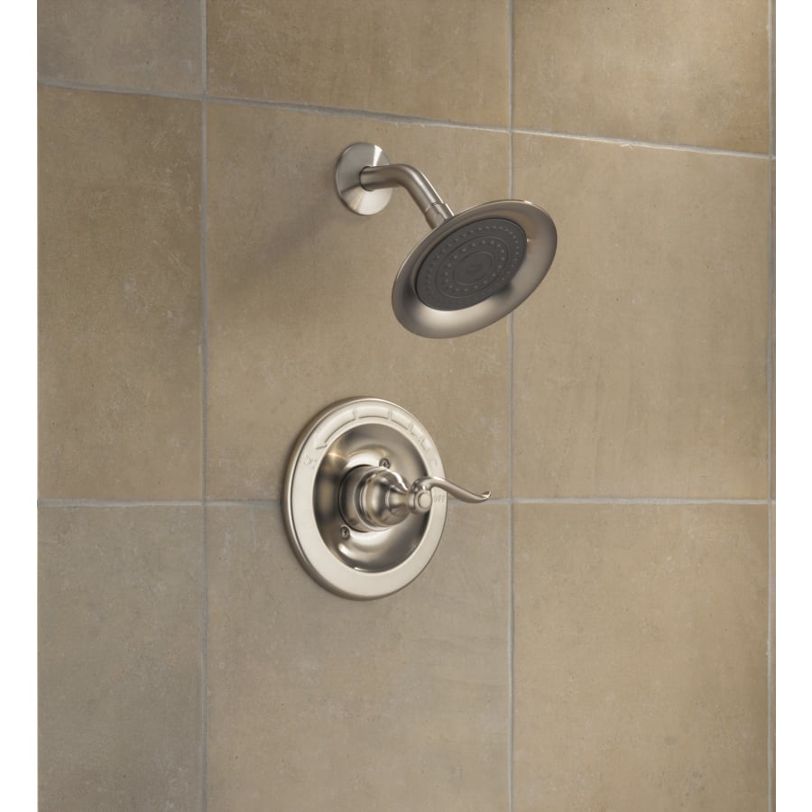 delta-bt14296-installed-shower-head-in-brilliance-stainless-110 delta-bt14296-installed-shower-head-in-brilliance-stainless-110