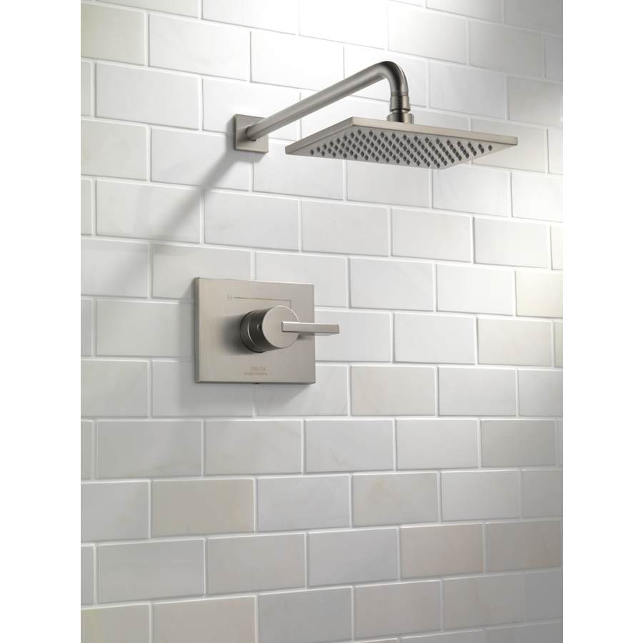delta-t14253-installed-shower-head-in-brilliance-stainless-153