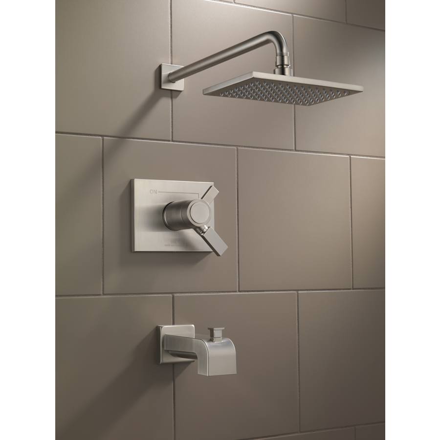delta-t17t453-installed-tub-and-shower-trim-in-brilliance-stainless-1249