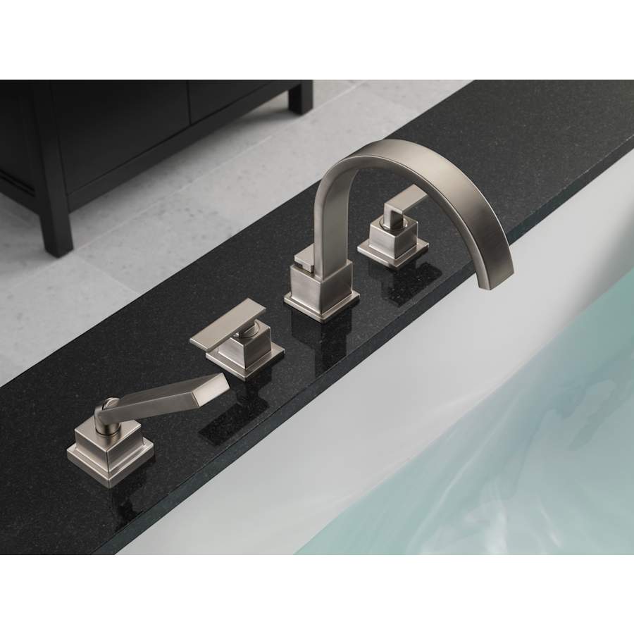 delta-t4753-installed-tub-filler-in-brilliance-stainless-288