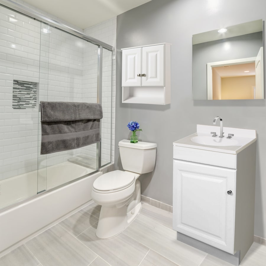 Design House 597310 Wyndham 22 inch Bathroom 2-Door Wall Cabinet White, image size:900x900