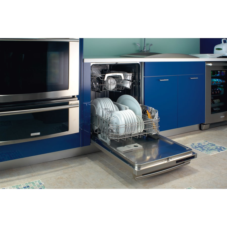 24 Dishwasher with Water (Hotpoint® 24