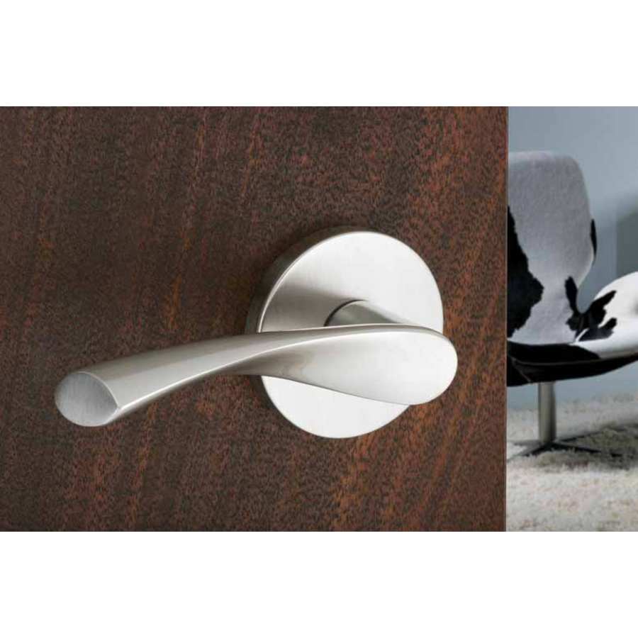 emtek_triton_lever_applicat