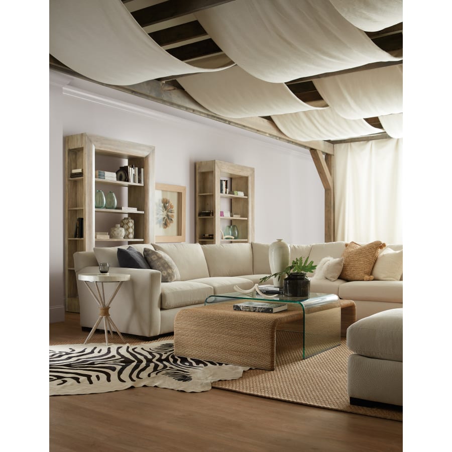 hooker-furniture-1672-50003-lifestyle-635 hooker-furniture-1672-50003-lifestyle-635