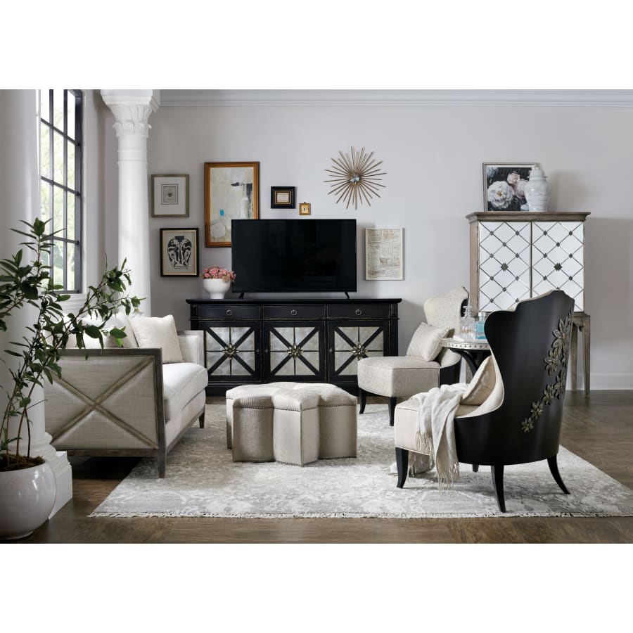 hooker-furniture-5875-52001-95-lifestyle-full-living-room-217 hooker-furniture-5875-52001-95-lifestyle-full-living-room-217