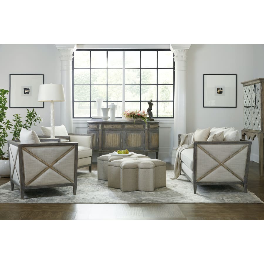 hooker-furniture-5875-52001-95-lifestyle-living-room-2-218 hooker-furniture-5875-52001-95-lifestyle-living-room-2-218