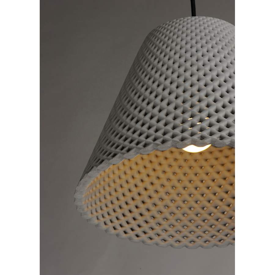 maxim-10145-alternate-image-351