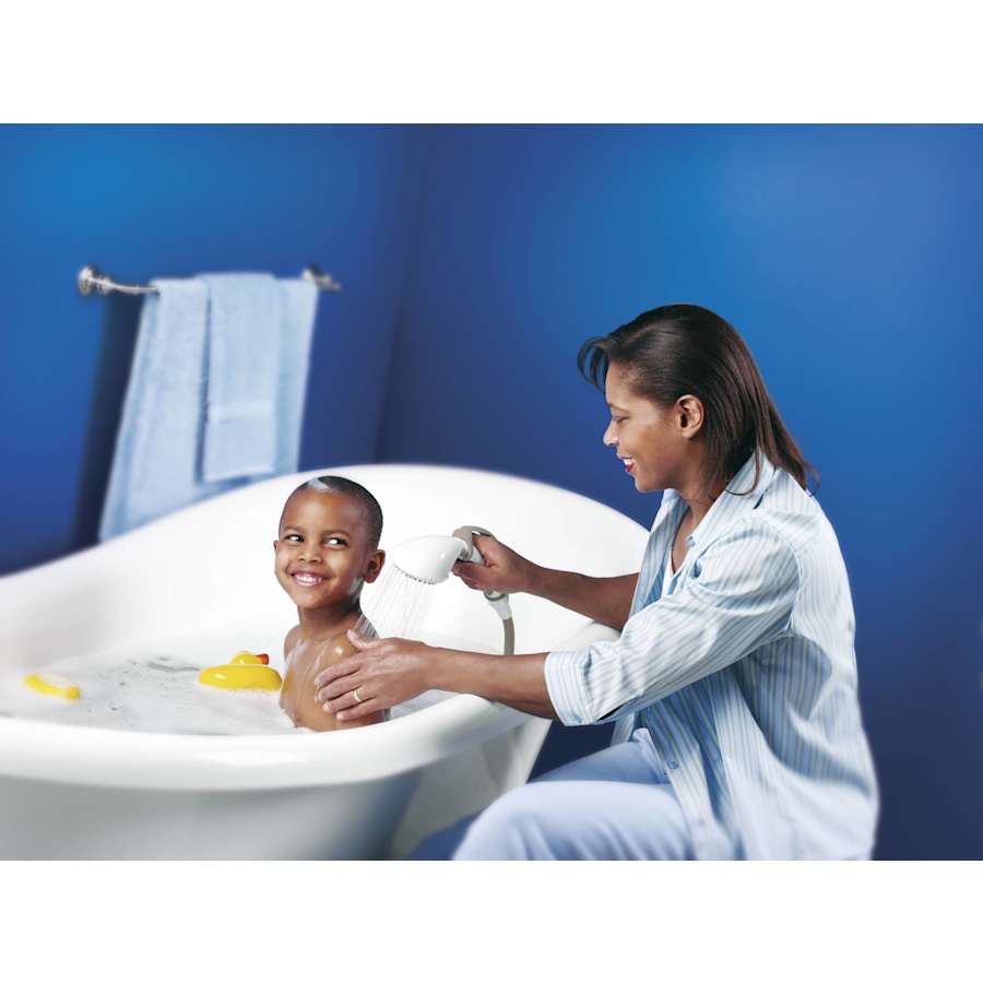 moen-dn8001-hand-shower-in-use-27