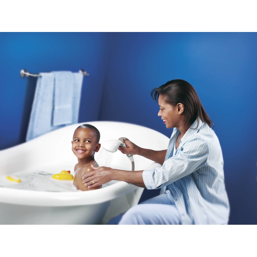 moen-dn8001-hand-shower-in-use-27 moen-dn8001-hand-shower-in-use-27