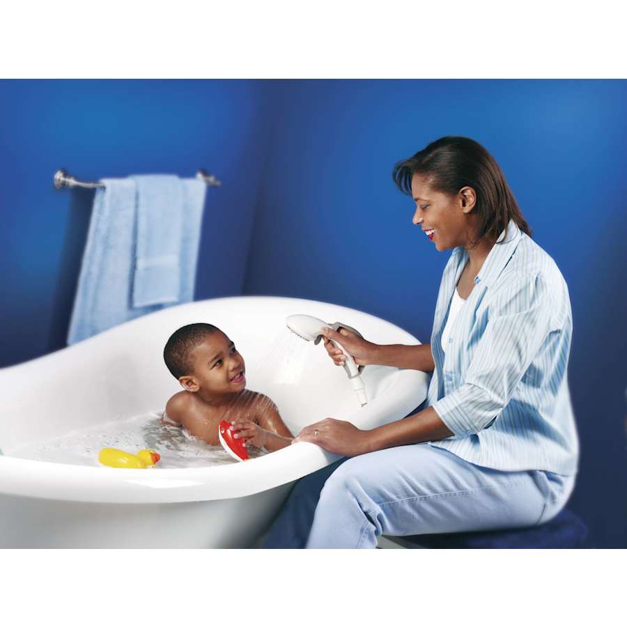 moen-dn8001-hand-shower-in-use-29