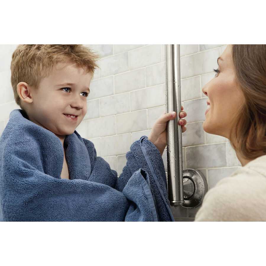 moen-lr8724d1g-grab-bar-in-use-106