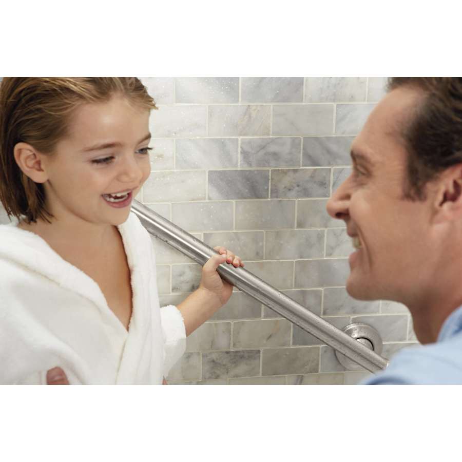 moen-lr8724d1g-grab-bar-in-use-108