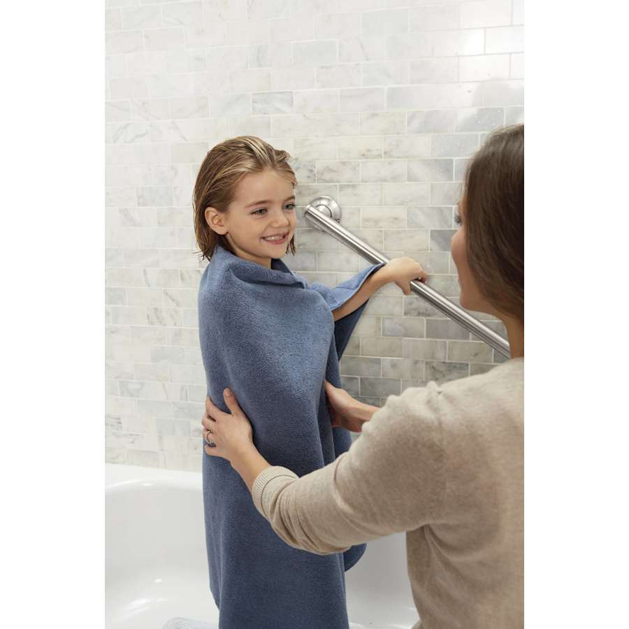 moen-lr8724d1g-grab-bar-in-use-114