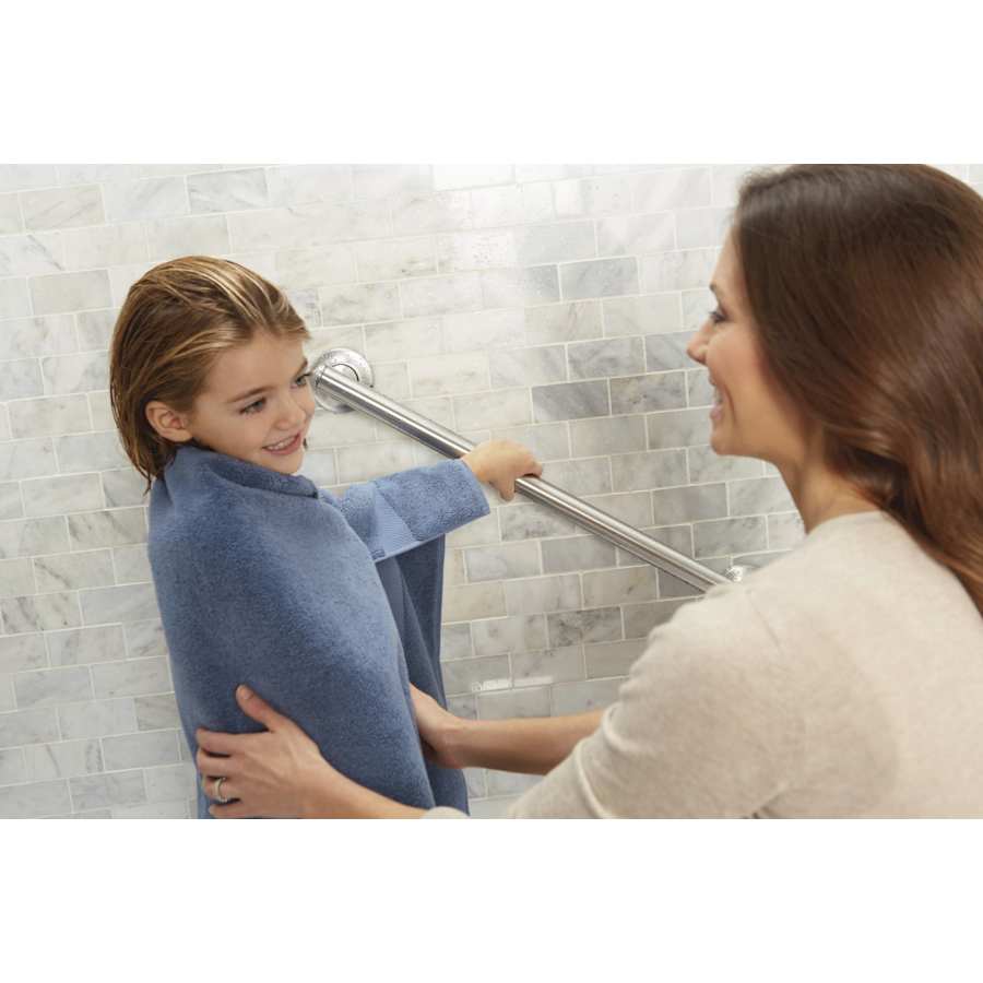 moen-lr8724d1g-grab-bar-in-use-115