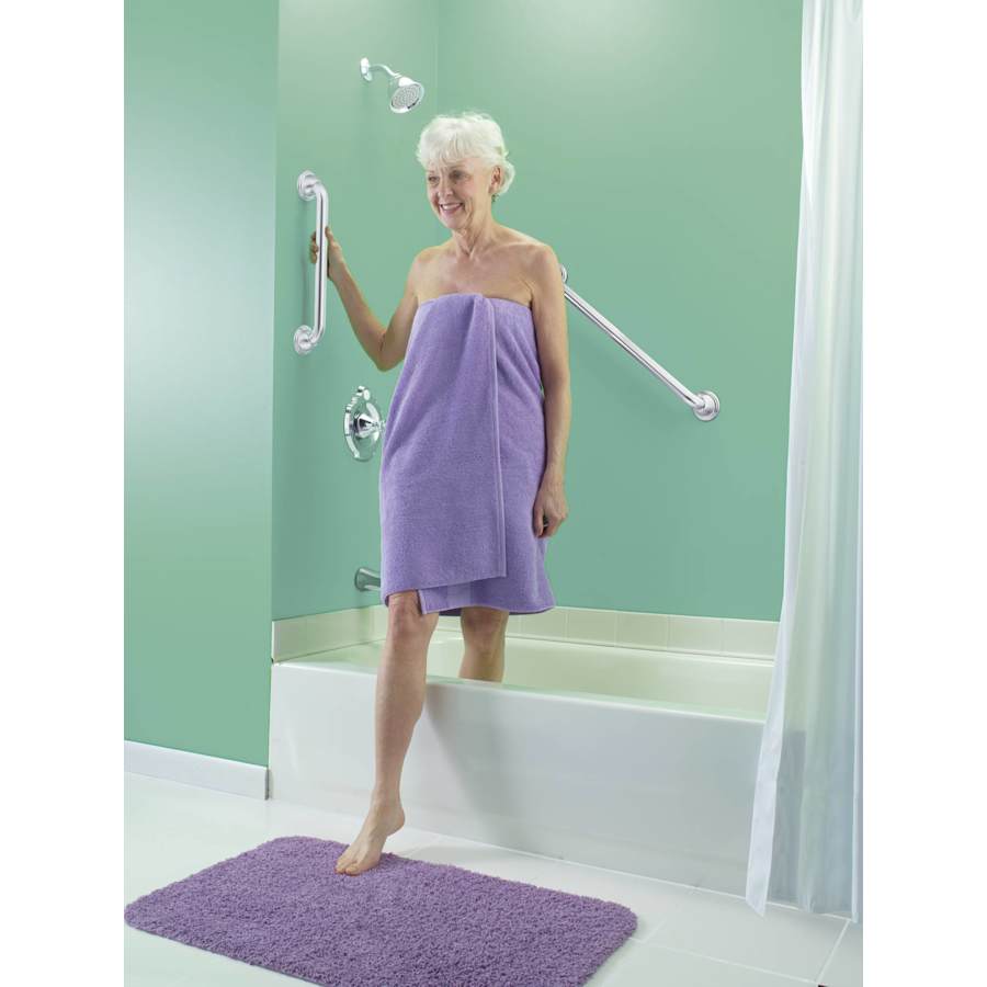 moen-lr8724d3g-grab-bar-in-use-119