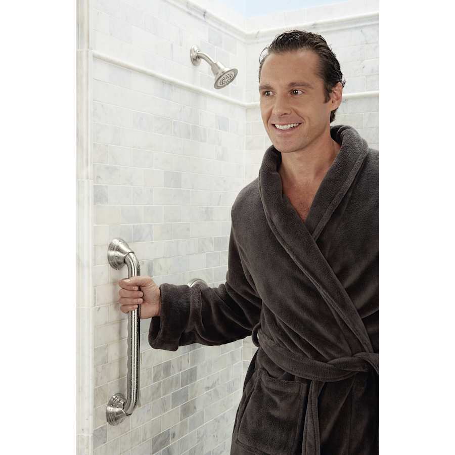 moen-lr8724d3g-grab-bar-in-use-124