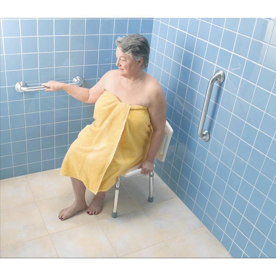 moen-lr8724d3g-grab-bar-in-use-126