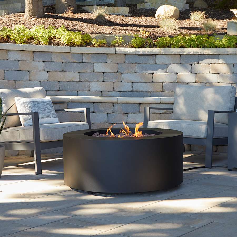 8alt-c9815lp-blk-lifestyle